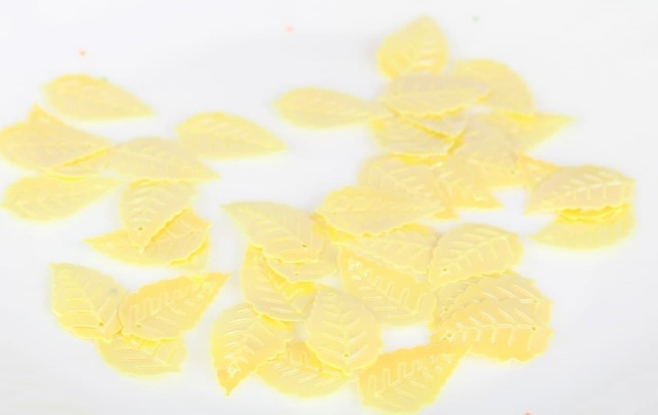 Cekiny liscie 15x25mm/5gram żółte